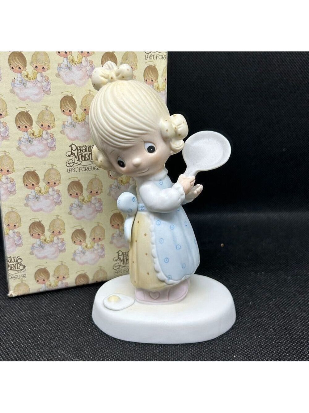 PRECIOUS Moments "Eggs over easy" figurine